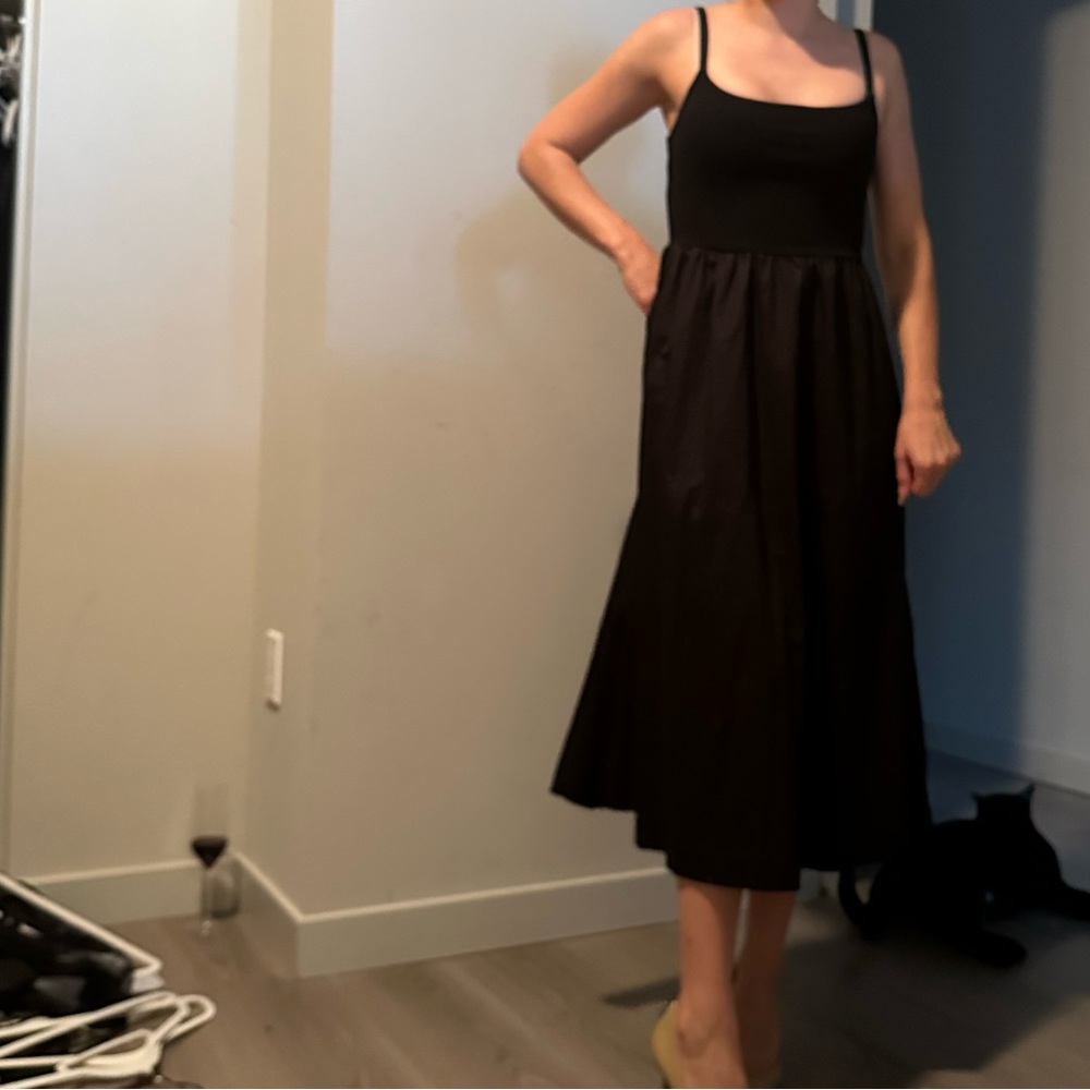 Purchased: N. Rack Model Avg. Size 2 (small) Height of model: 5’4 weight: 110